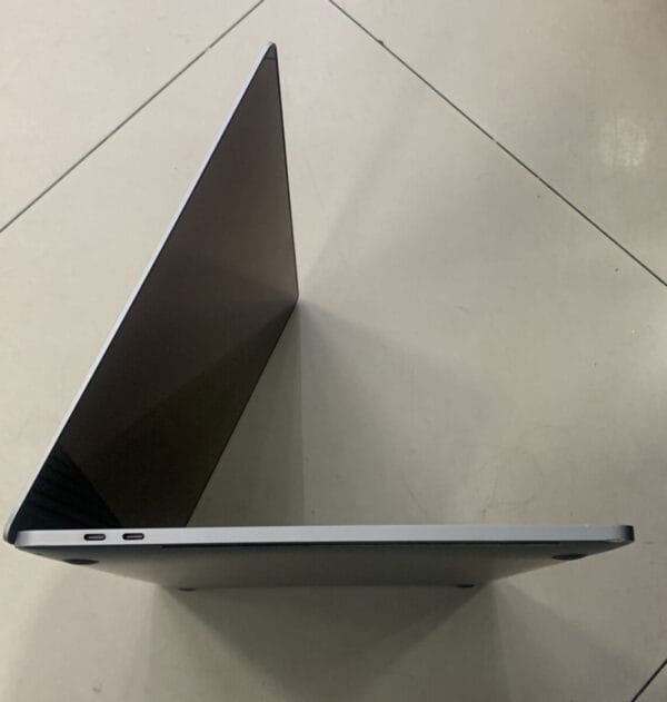MacBook Pro Usado apple 15.6 usado 3